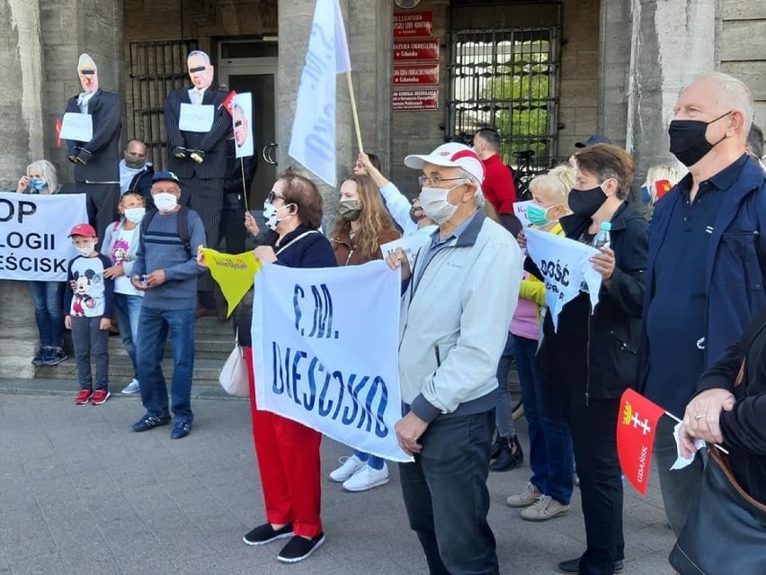 Protest mieszkańców Ujeściska pod Prokuraturą Okręgową w...
