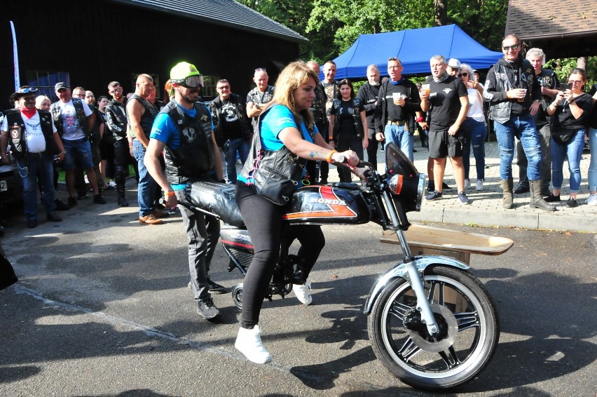 Zlot motocyklistów w skansenie w Bóbrce. Sherwood Riders podczas Sherwood Party świętowali 10-lecie [ZDJĘCIA]