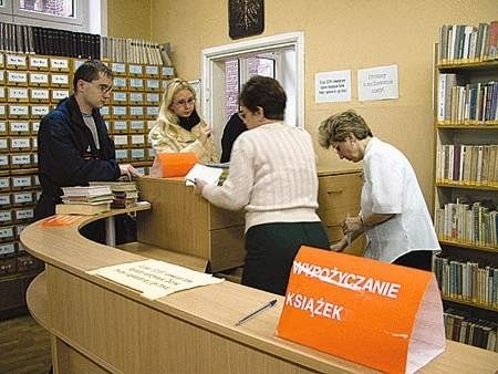 Biblioteka włącza się do akcji &quot;Podaj książkę&quot;.