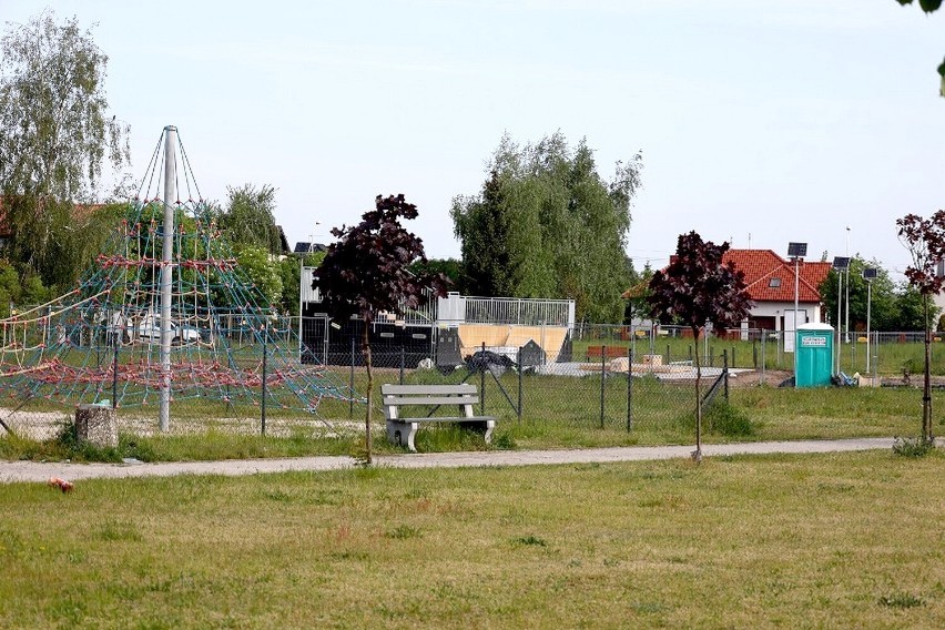 Zniszczenia w parkach w Lesznie