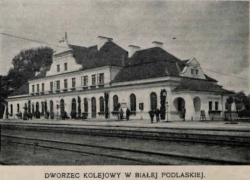 Biała Podlaska. Historia bialskiej stacji kolejowej w obiektywie. Tak zmieniał się dworzec położony przy trasie Berlin-Moskwa. Zobacz