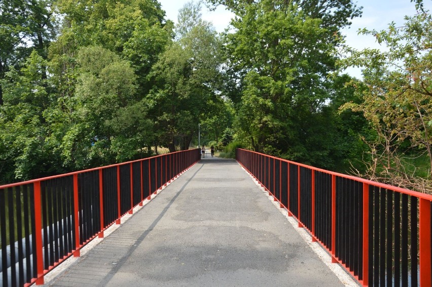 Kładki piesze w żagańskim parku. Mały Most na kanale Ulgi