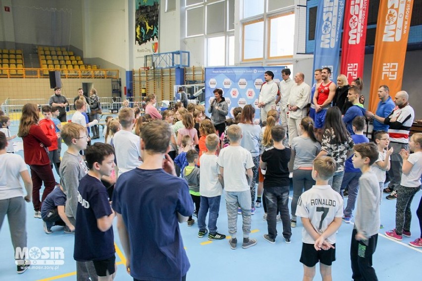 Akcja Zima z MOSiR w Żorach: Organizatorzy podsumowali wydarzenia - turniej piłki, kuligi i dzień na sportowo! ZDJĘCIA