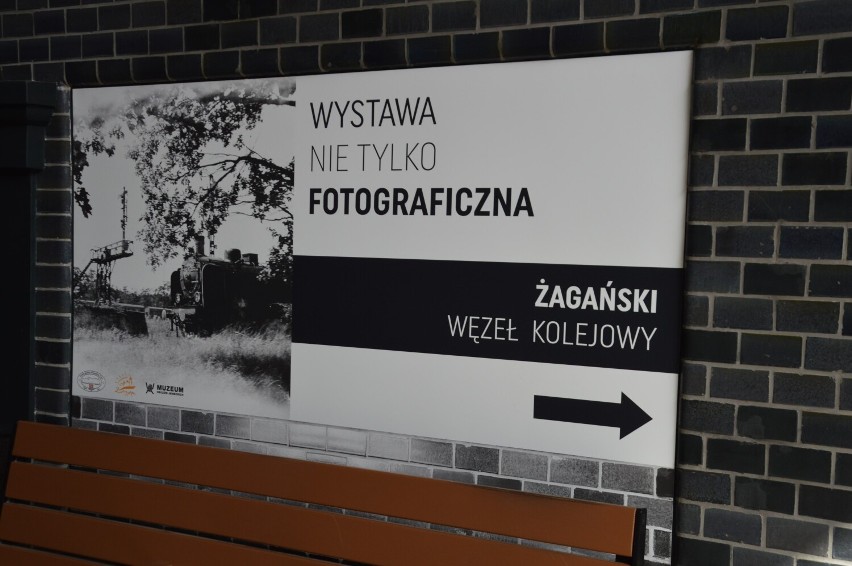 Warto się wybrać na wystawę na dworcu PKP w Żaganiu, na...