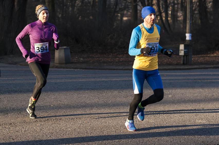 Bieg Noworoczny Warszawa 2016. W parku Skaryszewskim rozpoczęli rok na sportowo [ZDJĘCIA]