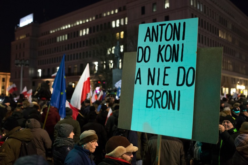 Marsz KOD 13 grudnia, Warszawa. Strajk obywatelski na 35....