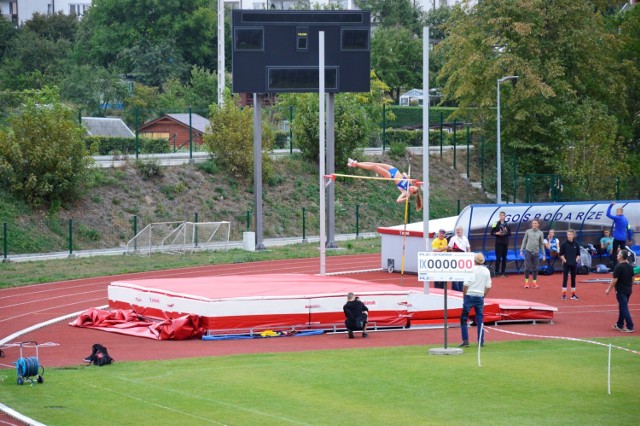 Skoki o tyczce rozgrywano już na sztumskim stadionie, lecz tym razem szykują się próby na bardzo dużej wysokości