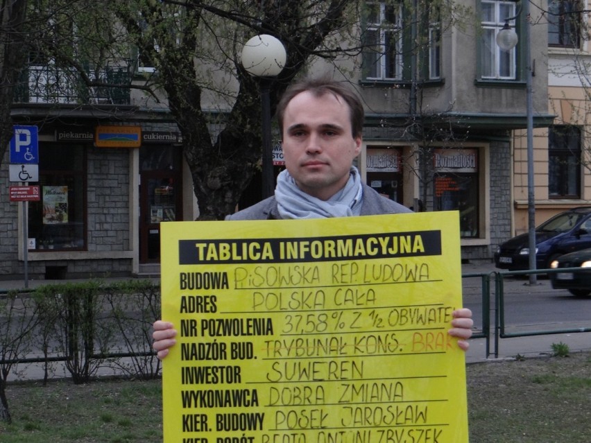 Strajk nauczycieli Radomsko. Wiec poparcia dla nauczycieli na pl. 3 Maja [ZDJĘCIA, FILM]