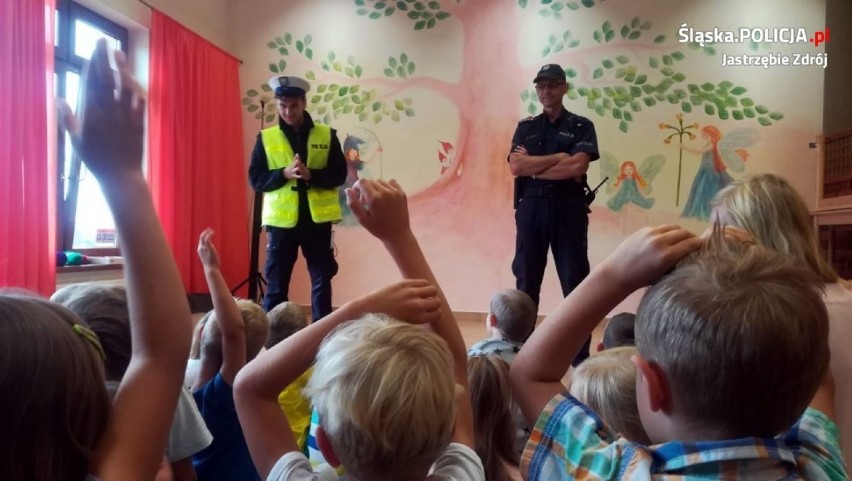 Policjanci z Jastrzębia z wizytą u przedszkolaków
