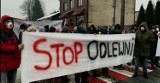 Nie dla budowy odlewni w Tucznawie. Mieszkańcy protestują, blokują drogę, pojawiła się nowa petycja do prezydenta miasta. Co dalej? 