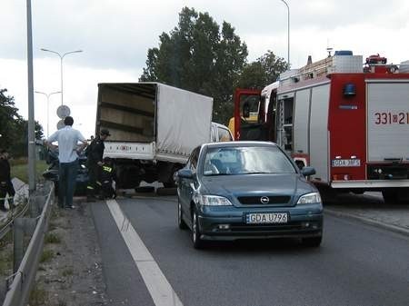 Czworo rannych i pięć rozbitych samochodów to efekt karambolu, do którego doszło w Rusocinie. Fot. Arkadiusz Gancarz