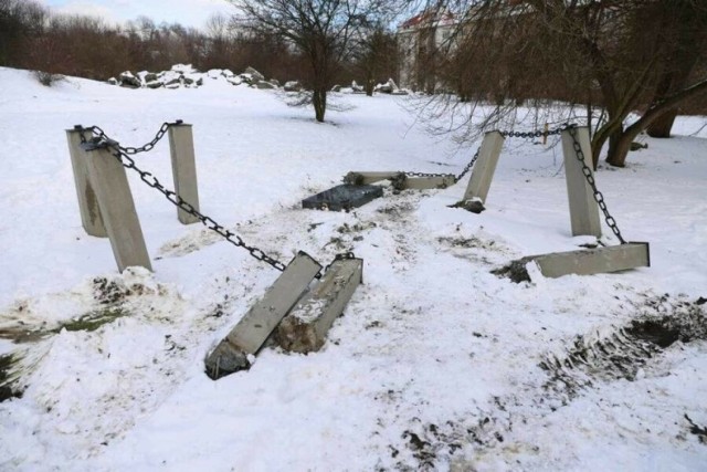 Dewastacja na terenie Miejsca Pamięci KL Plaszow. Policja poszukuje sprawców!