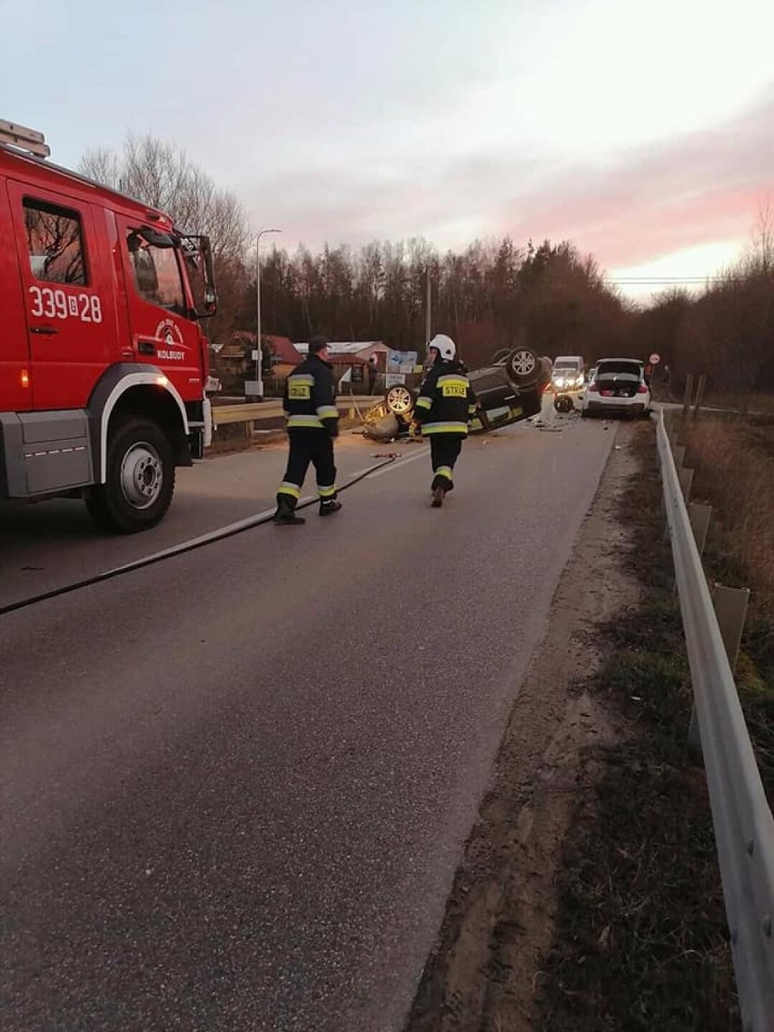 Wypadek w Czapielsku, gm.  Kolbudy na DW 221 [17.02.2020] Jedna osoba została ranna, na miejscu śmigłowiec LPR - ZDJĘCIA