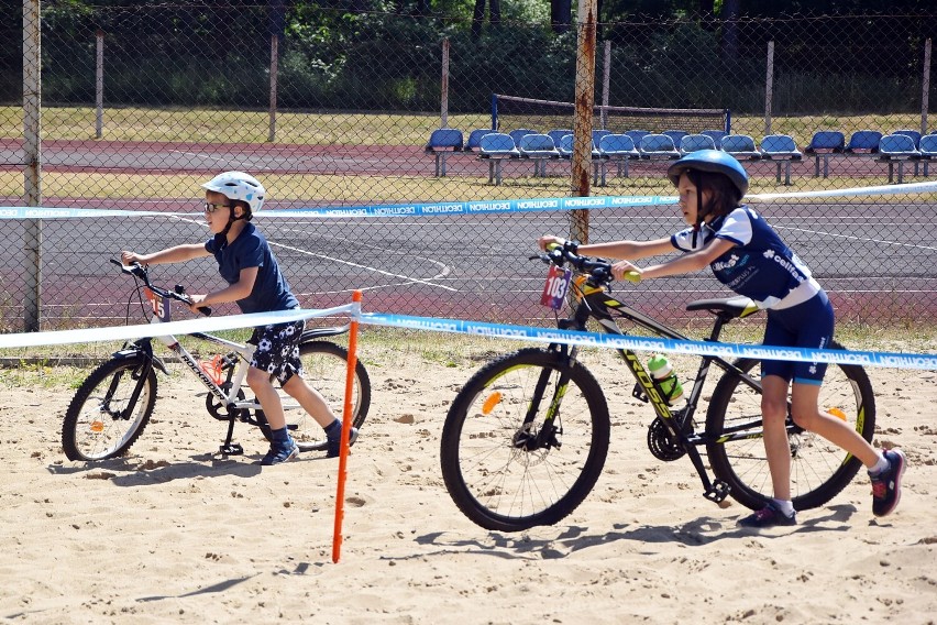 Kolarstwo. Około 80 zawodników rywalizowało w MTB Piła Cross Country Cup. Zobaczcie zdjęcia