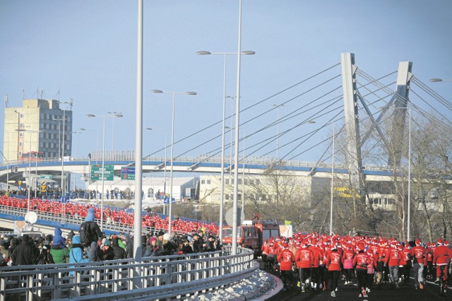 Półmaraton Świętych Mikołajów - czerwona fala znowu pobiegnie dla dziecięcych uśmiechów