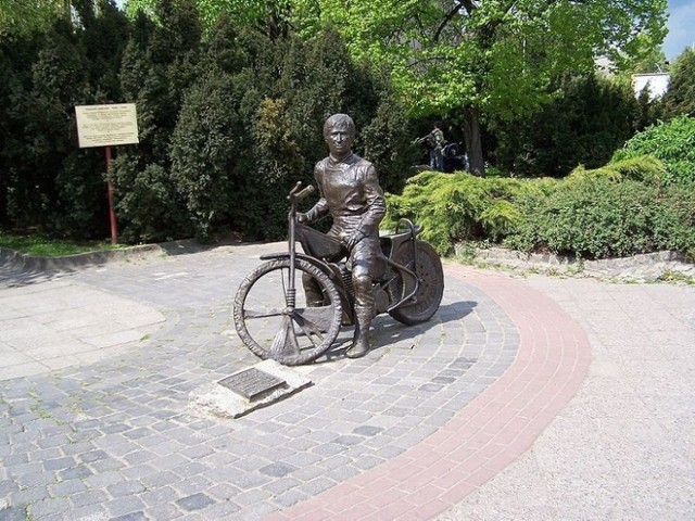 Pomnik Edwarda Jancarza stoi od 13 lat.
