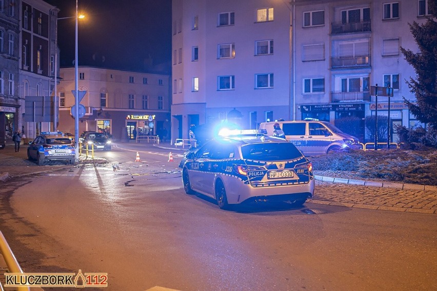 Nocny pościg ulicami Kluczborka. Policjanci staranowali radiowozem uciekające audi
