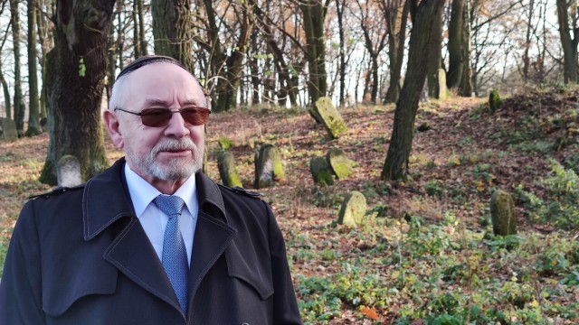 Gdzie się podziały pieniądze na cmentarz żydowski w Piotrkowie? - pyta Żydowska Komisja Śledcza, za którą stoi adwokat Wiktor Celler