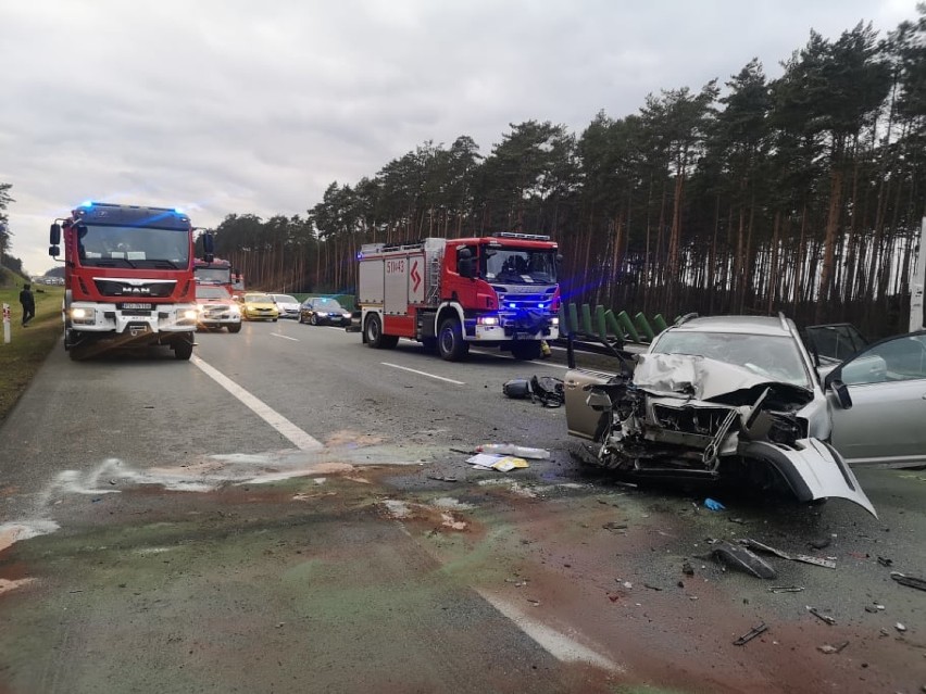 Poważny wypadek na autostradzie A2 pod Nowym Tomyślem