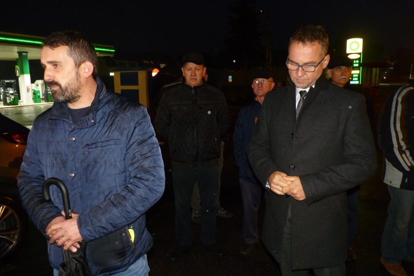 Protest mieszkańców osiedla Miłaczki w Radomsku. Auta ciężarowe i osobówki rozjeżdżają dzielnicę [ZDJĘCIA, FILM]