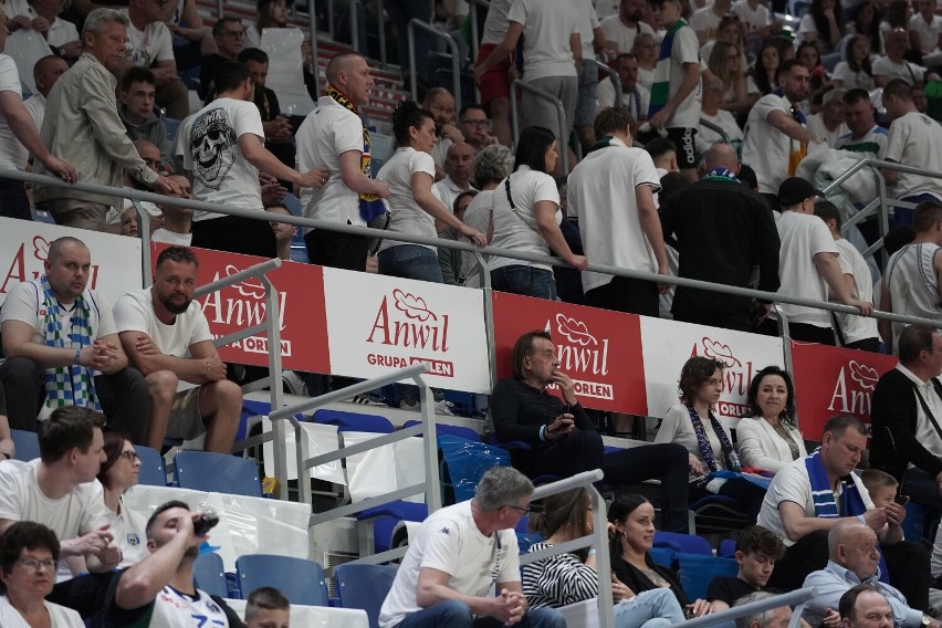 Kibice i cheerleaderki w meczu Anwil Włocławek - Legia Warszawa 71:77 - półfinał EBL 2021/22 [zdjęcia]