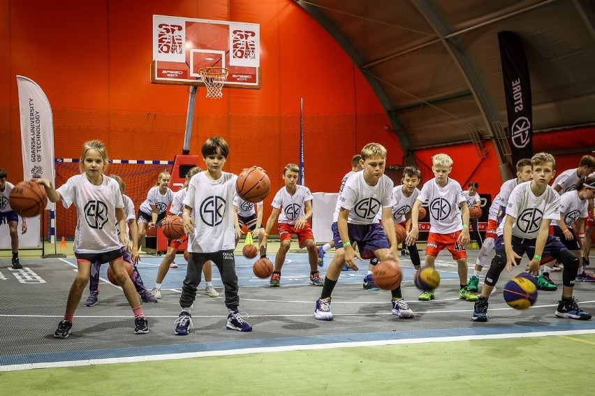 SK 3x3 Basket Camp. Reprezentanci Polski w koszykówce 3x3 zachęcają młodzież do przygody z piłką ZDJĘCIA