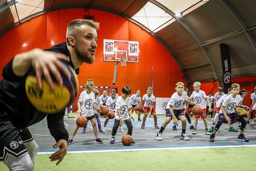 SK 3x3 Basket Camp. Reprezentanci Polski w koszykówce 3x3 zachęcają młodzież do przygody z piłką ZDJĘCIA