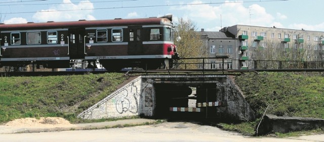 Kierowcy od ponad czterech lat czekają na uruchomienie łącznika pod wiaduktem. Remontu doczekają się w przyszłym roku?