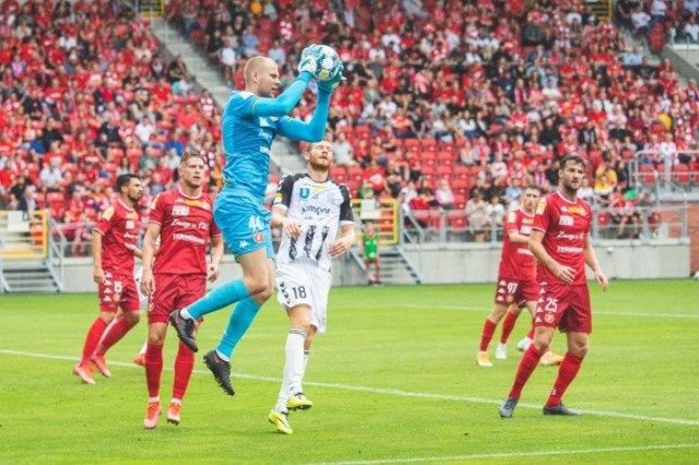 Piłkarze Sandecji chcą zmazać plamkę za porażkę z Widzewem 0:3. Czy uda im się to już w starciu z Górnikiem Polkowice?