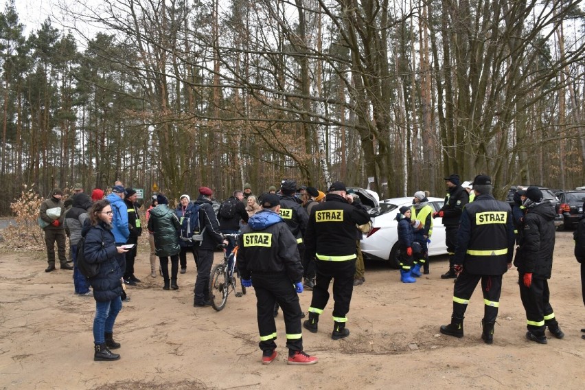 Wiosenne porządki wokół zbiornika w Szałem. ZDJĘCIA