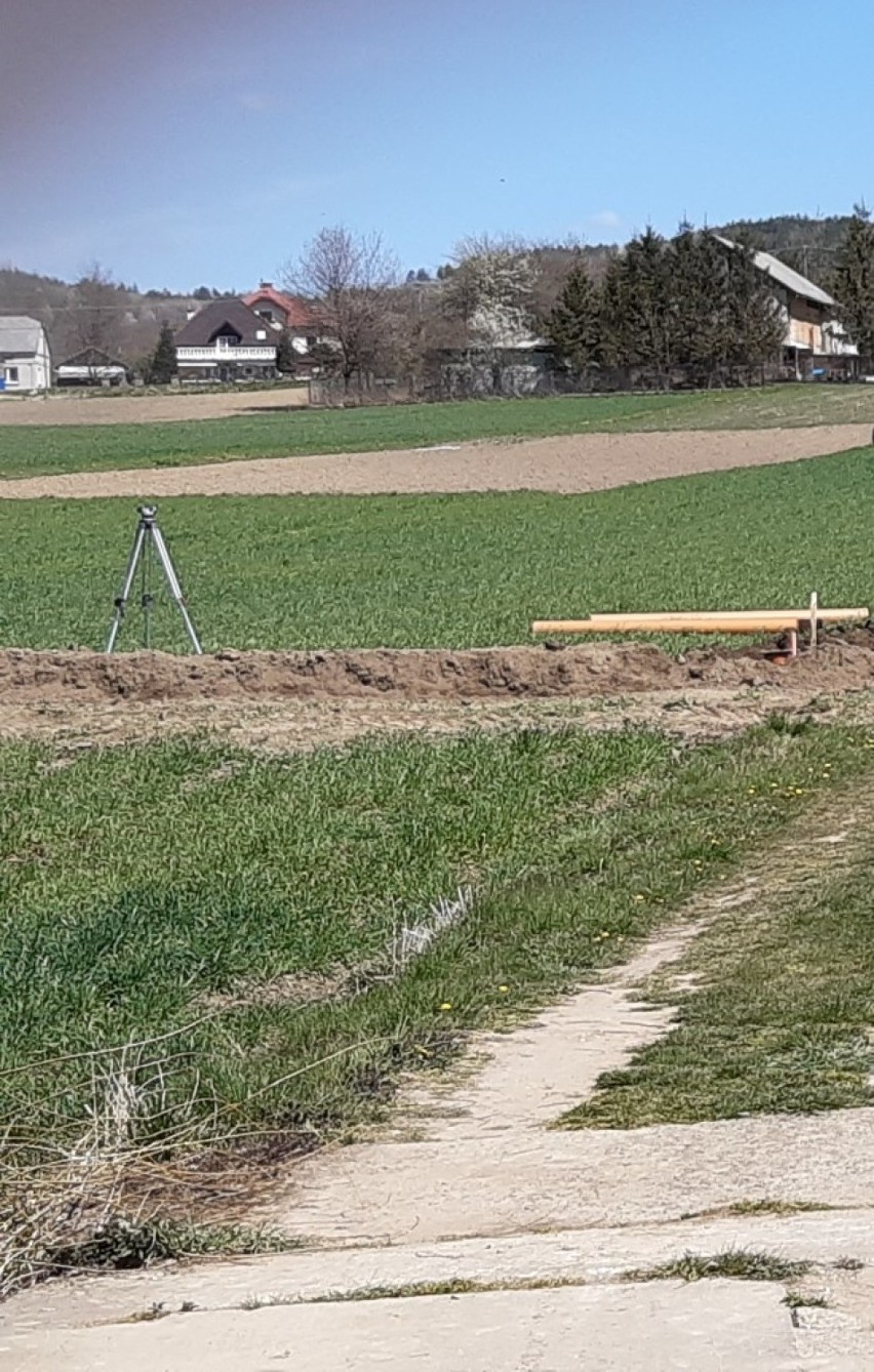 W kolejnych miejscowościach gminy Sanok powstaje kanalizacja sanitarna [ZDJĘCIA]