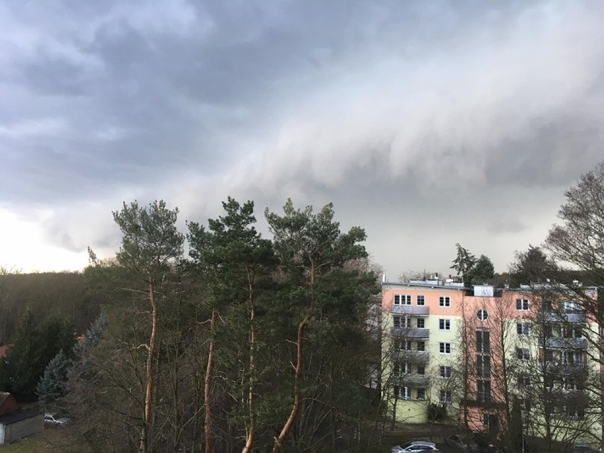 W niedzielę po południu nad Zieloną Górę nadciągnęła burza....