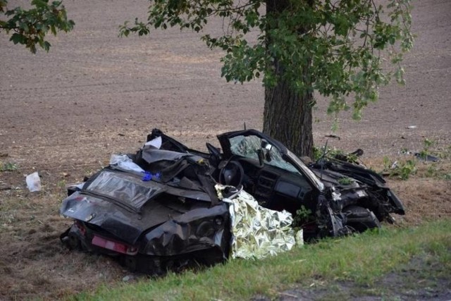 Sąd Rejonowy w Człuchowie skazał na dwa lata więzienia (bez zawieszenia) 23-letniego Damiana R. z Debrzna. To on, niespełna dwa lata temu, będąc pijany, spowodował wypadek, w którym zginął jego kolega. Doszło do niego w Chrząstowie (gm. Człuchów) na krajowej 22.