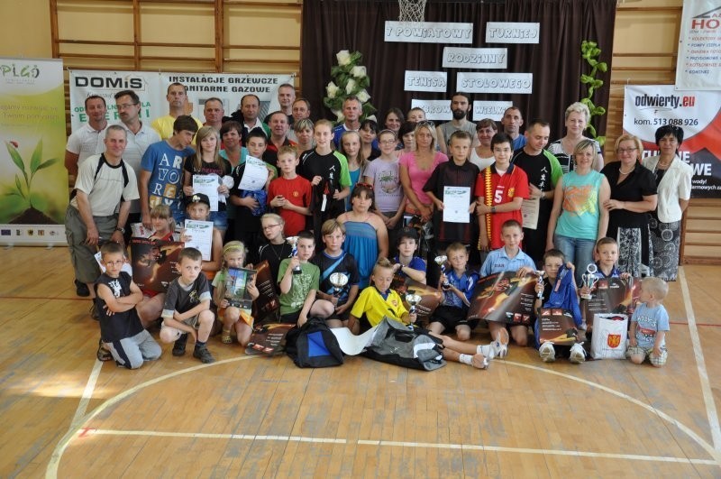 W Nebrowie Wielkim rozegrali VII Powiatowy Rodzinny Turniej Tenisa Stołowego