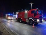 Pożar w budynku mieszkalnym w Gołębiewie Średnim. Strażacy ruszyli do akcji. Co stało się w nocy 13.02.2023 r.? Są zdjęcia
