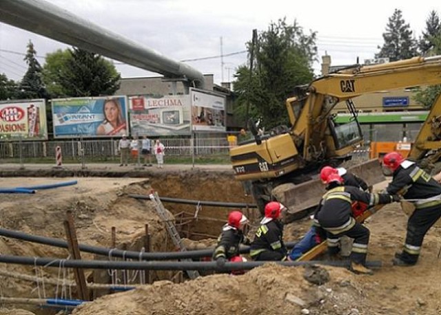 Robotnik wpadł do wykopu na Bułgarskiej