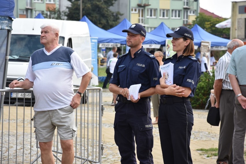 Starachowiccy policjanci osobiście ostrzegali seniorów przed fałszywymi wnuczkami