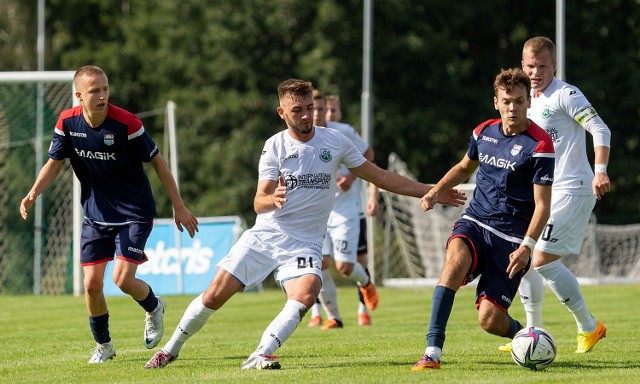 Noteć Czarnków odniosła piąte z rzędu zwycięstwo. Beniaminek IV ligi tym razem wysoko pokonał w Słupcy SKT, bo aż 4:0