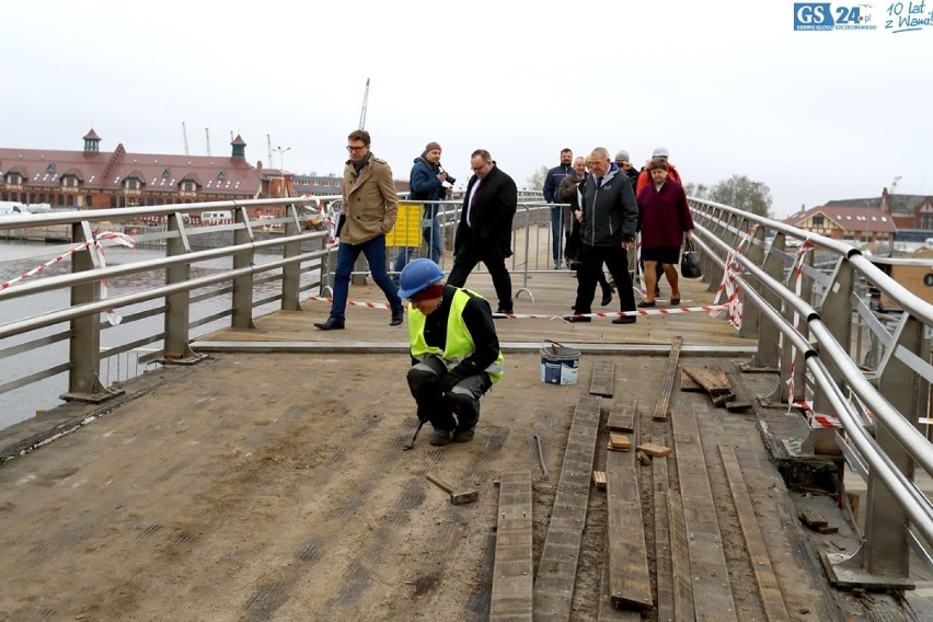 Radni Szczecina sprawdzali marinę. "Most jest stabilny"