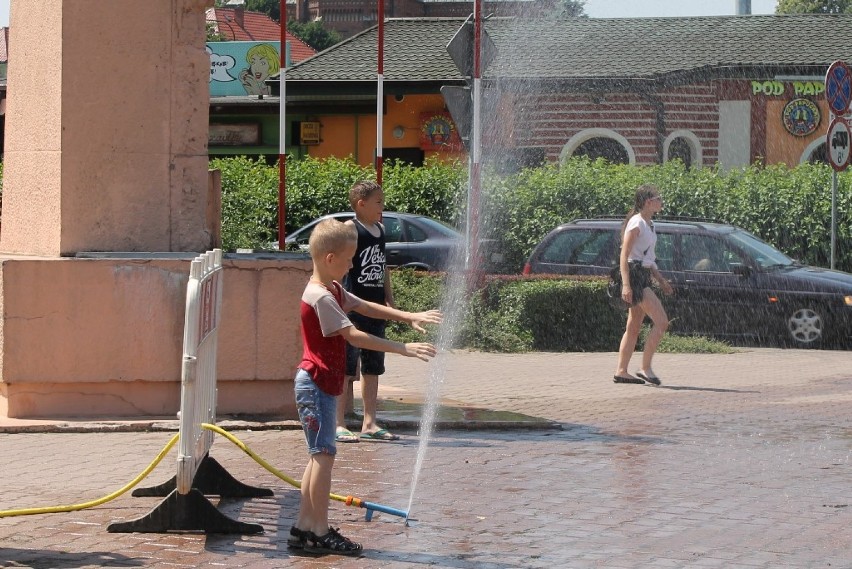 Kurtyna wodna stanęła na ulicy Kolska Szosa w Turku
