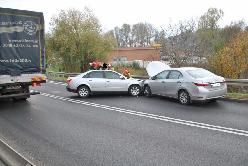 Wolsztyn: Zderzenie dwóch samochodów osobowych i ciężarówki. Sprawcy zatrzymano prawo jazdy [ZDJĘCIA]
