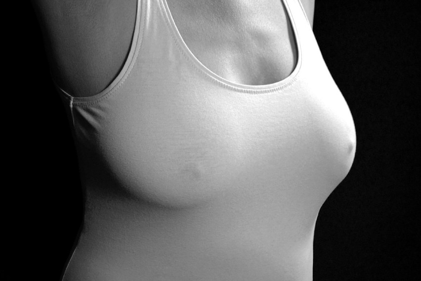 Bezpłatne badanie palpacyjne piersi. Naucz się samobadania piersi! [ZDJĘCIA]
