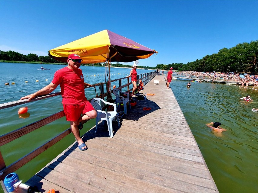 Pleszew. Małe piwo, duży problem. Plaga pijanych plażowiczów nad Zalewem w Gołuchowie