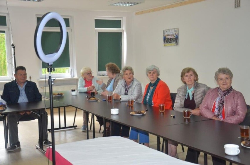 Mieszkańcy gminy Brzuze wzięli udział w warsztatach z kosmetologiem [zobacz zdjęcia]