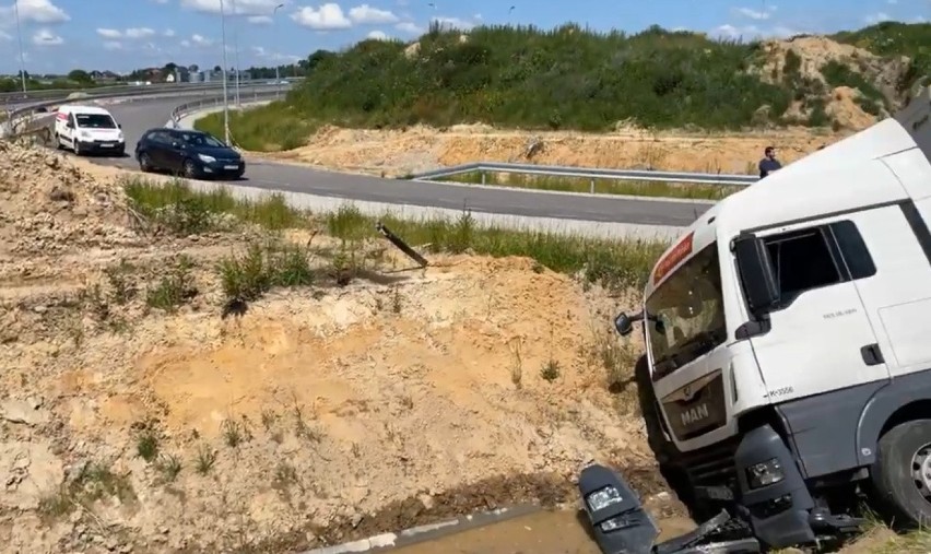 A1 za Częstochową w stronę Katowic zablokowana. Ciężarówka...