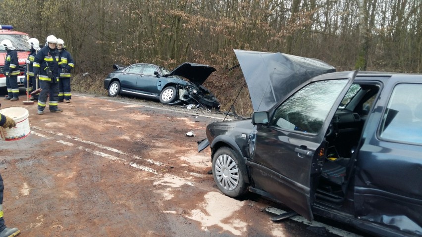 Wypadek w Słupskim Młynie. Rover 75 czołowo zderzył się z...