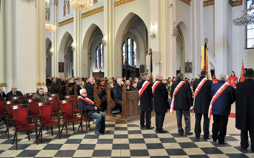 Ostatnie pożegnanie Jana Rodzonia. Spoczął na cmentarzu w...