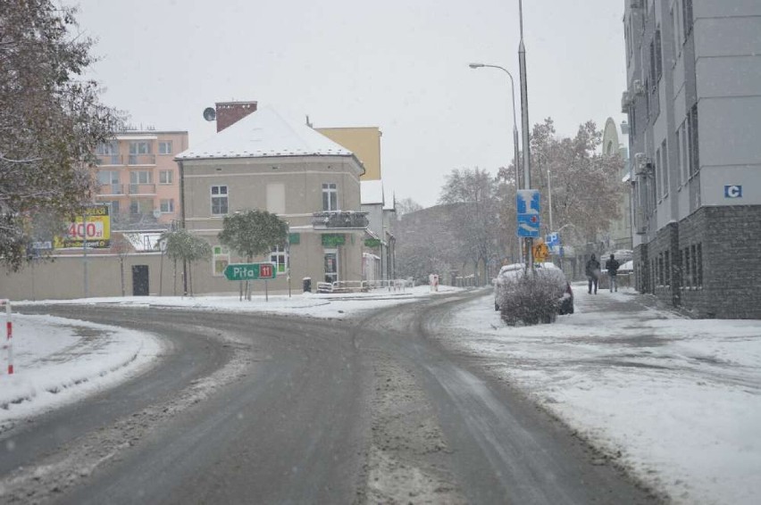  Niedzielny, śnieżny poranek na ulicach Chodzieży ( zdjęcia)