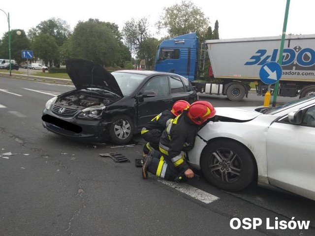 Zderzenie hondy z fordem na DK 46 w Herbach koło stacji paliw 30.05.2019.