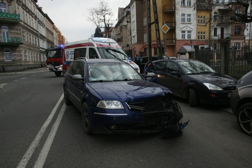 Wypadek na ulicy Hutników w Legnicy [ZDJĘCIA]